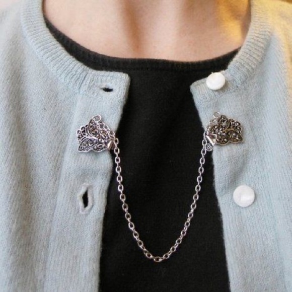 Gold Heart Cardigan Chain Clip - Picture 7 of 8